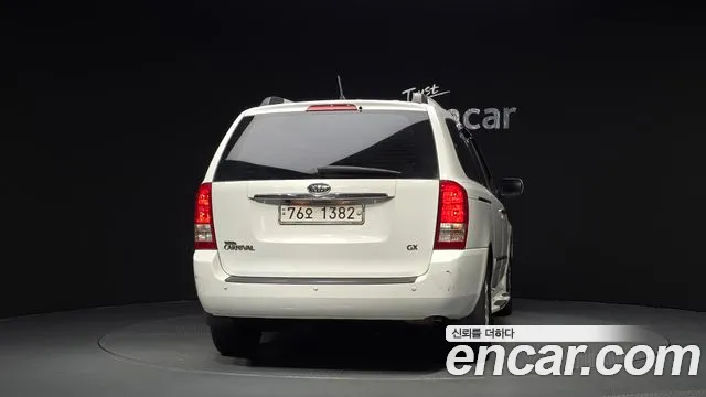 Kia Carnival 2010 thumb 4