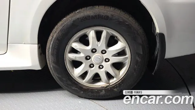 Kia Carnival 2010 thumb 5