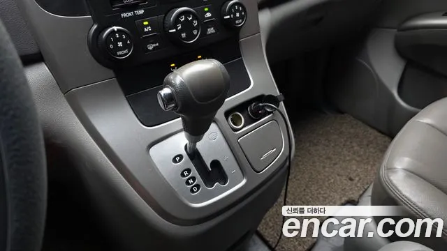 Kia Carnival 2010 thumb 9