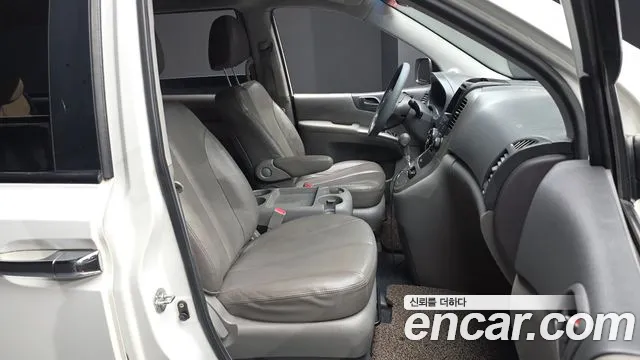 Kia Carnival 2010 thumb 11