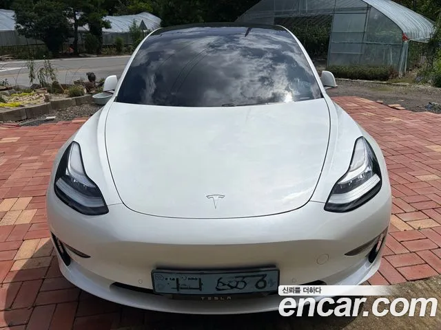 Tesla Model 3 2020 thumb 3