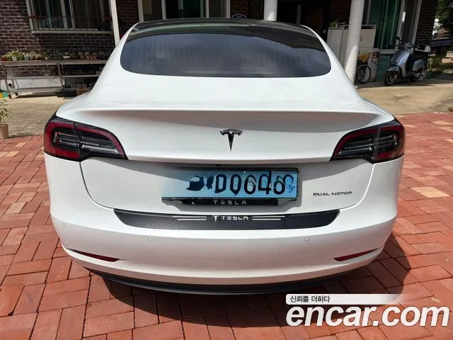 Tesla Model 3 2020 thumb 4
