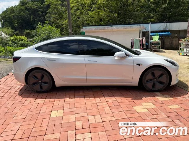 Tesla Model 3 2020 thumb 6