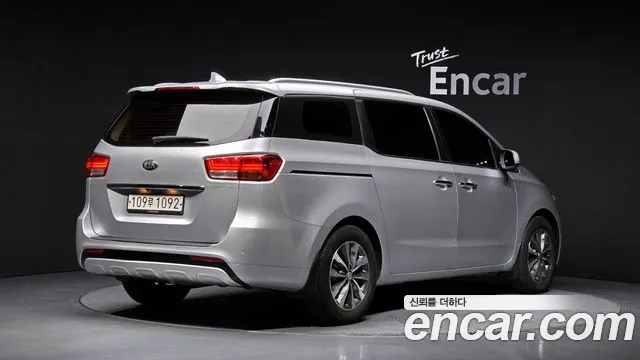 Kia Carnival 2017 thumb 2