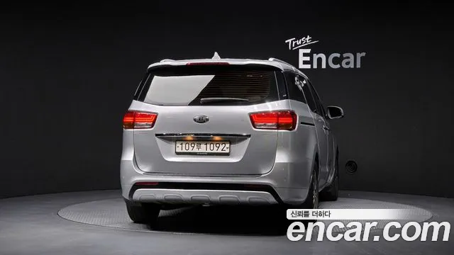 Kia Carnival 2017 thumb 4