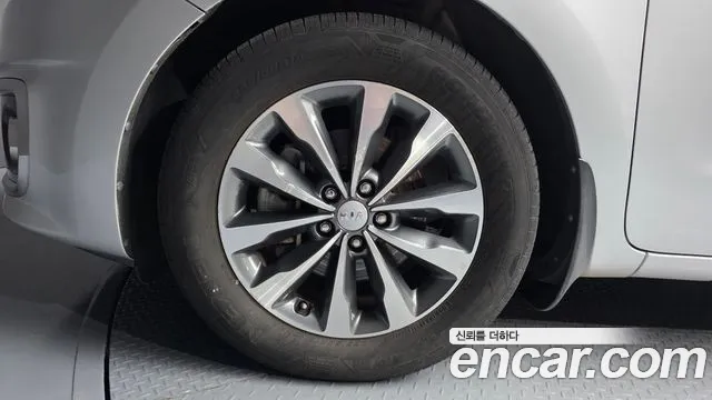 Kia Carnival 2017 thumb 5