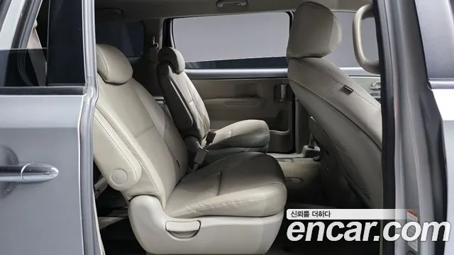 Kia Carnival 2017 thumb 11