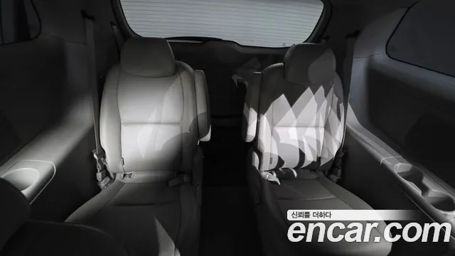 Kia Carnival 2017 thumb 12