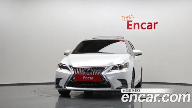 Lexus CT200h 2018 thumb 3