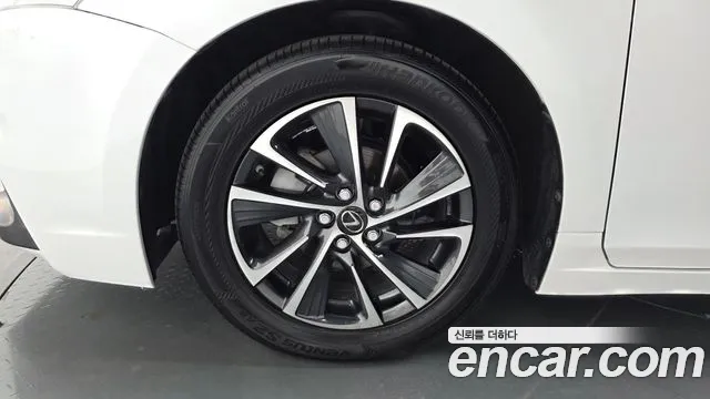 Lexus CT200h 2018 thumb 5
