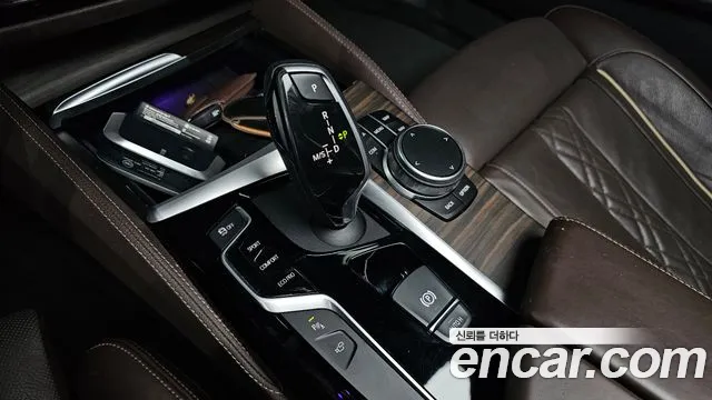BMW 5-Series 2020 thumb 8