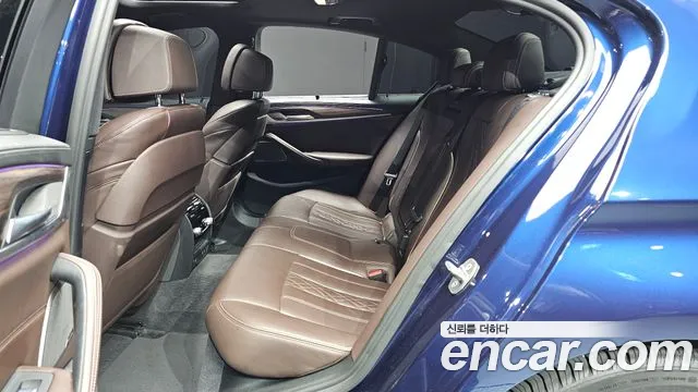 BMW 5-Series 2020 thumb 11