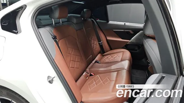 BMW 5-Series 2024 thumb 10