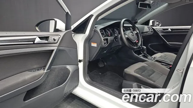 Volkswagen Golf Sportsvan 2016 thumb 9