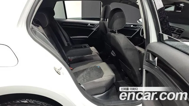 Volkswagen Golf Sportsvan 2016 thumb 10