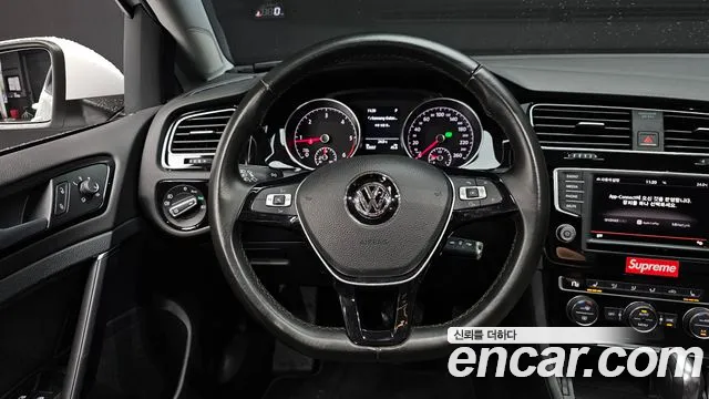 Volkswagen Golf Sportsvan 2016 thumb 12