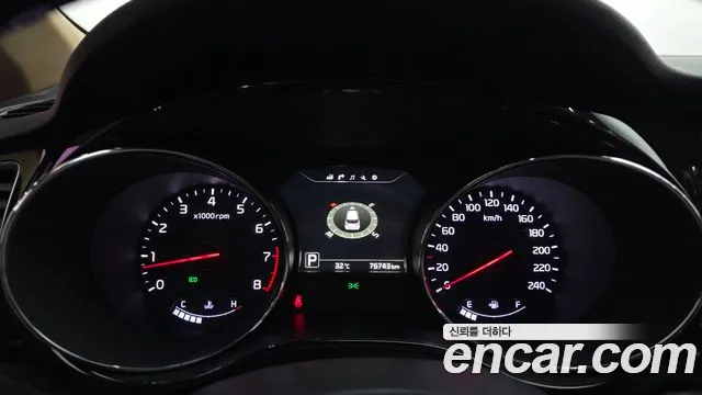 Kia Carnival 2016 thumb 8