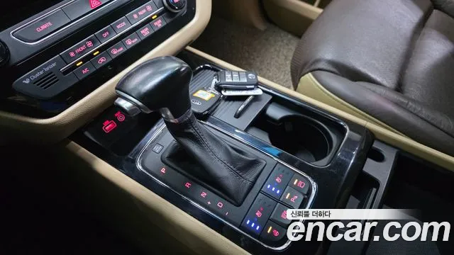 Kia Carnival 2016 thumb 9