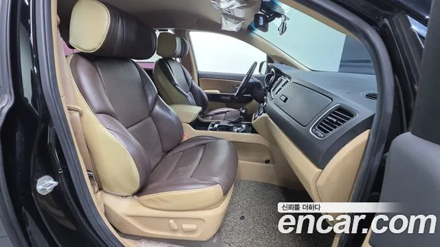 Kia Carnival 2016 thumb 10