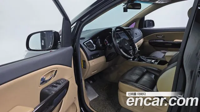 Kia Carnival 2016 thumb 11