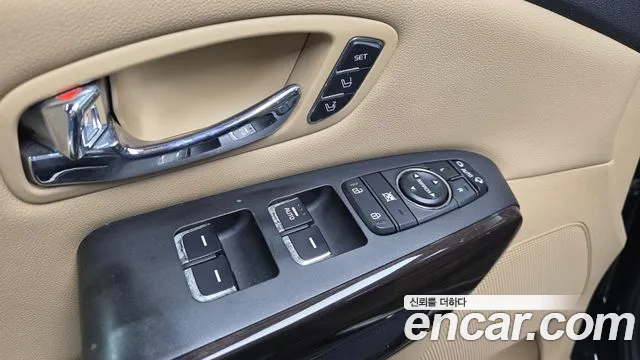 Kia Carnival 2016 thumb 12