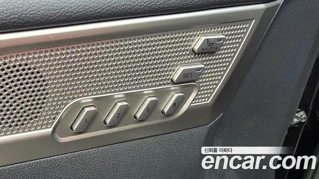 KG_Mobility_Ssangyong Rexton 2017 thumb 9