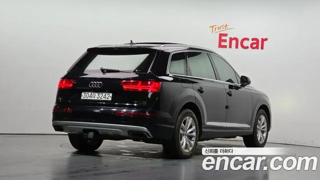 Audi Q7 2019 thumb 2
