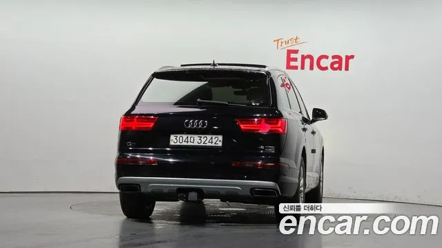 Audi Q7 2019 thumb 4