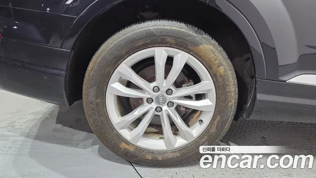 Audi Q7 2019 thumb 5
