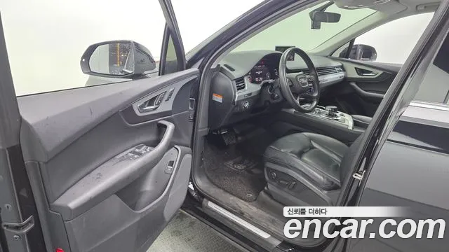 Audi Q7 2019 thumb 10