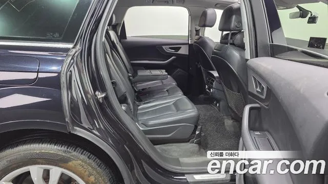 Audi Q7 2019 thumb 11