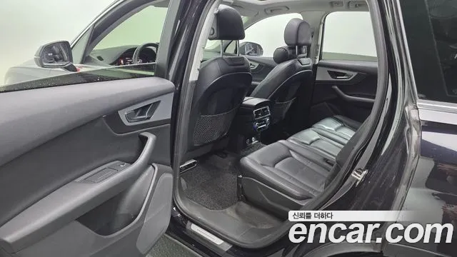 Audi Q7 2019 thumb 12