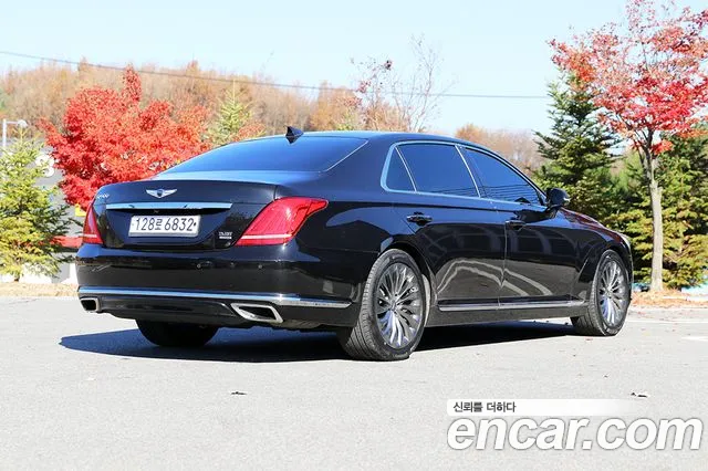 Genesis G90 2018 thumb 2