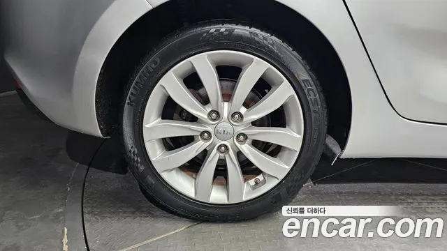 Kia Carens 2015 thumb 5