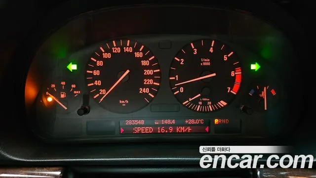BMW 7-Series 2001 thumb 8