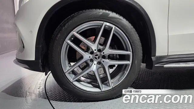 Mercedes-Benz GLE 2017 thumb 5