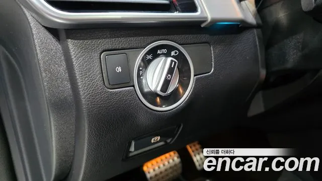 Mercedes-Benz GLE 2017 thumb 12