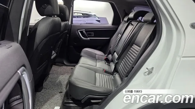 Land Rover Discovery Sport 2017 thumb 11