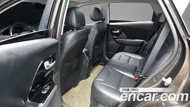 Kia Niro 2016 thumb 11