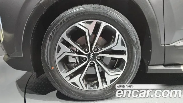 Hyundai Santa Fe 2018 thumb 4