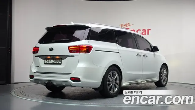 Kia Carnival 2018 thumb 2