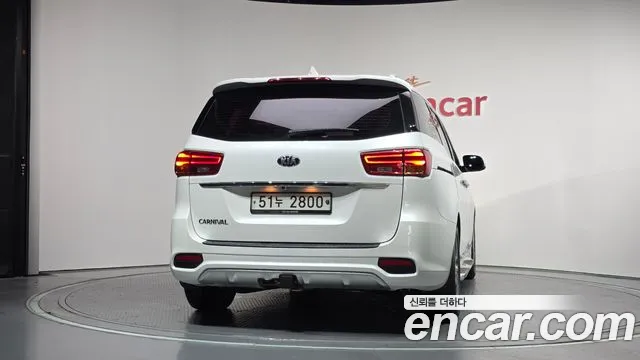 Kia Carnival 2018 thumb 4