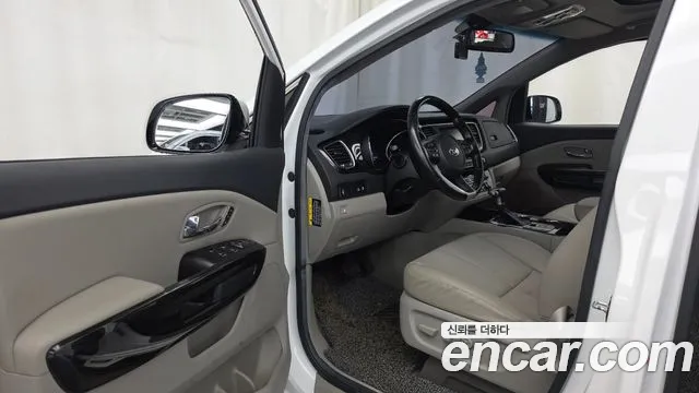 Kia Carnival 2018 thumb 10