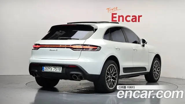 Porsche Macan 2016 thumb 2