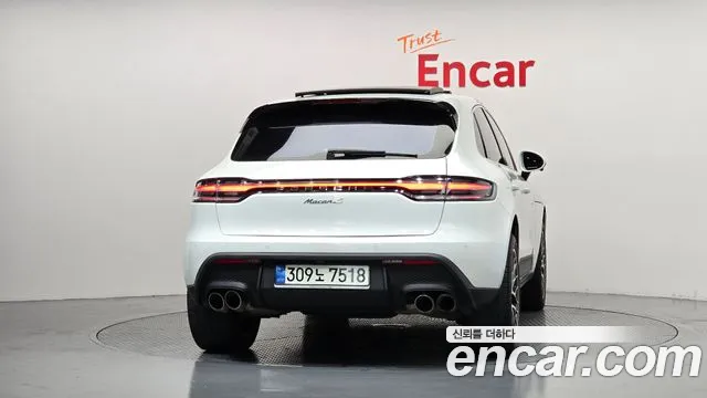 Porsche Macan 2016 thumb 4