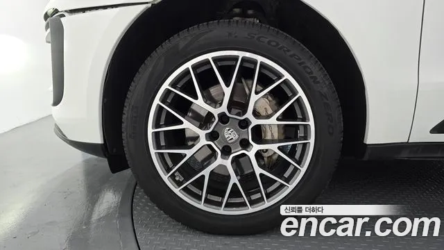 Porsche Macan 2016 thumb 5