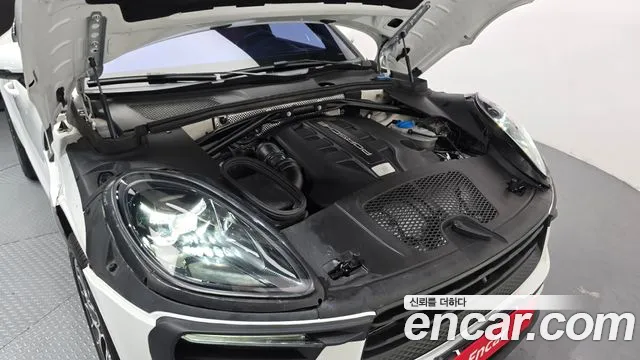 Porsche Macan 2016 thumb 6
