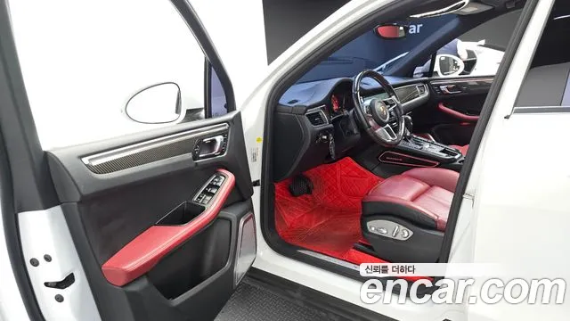 Porsche Macan 2016 thumb 10