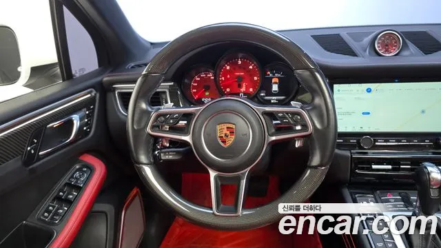 Porsche Macan 2016 thumb 12