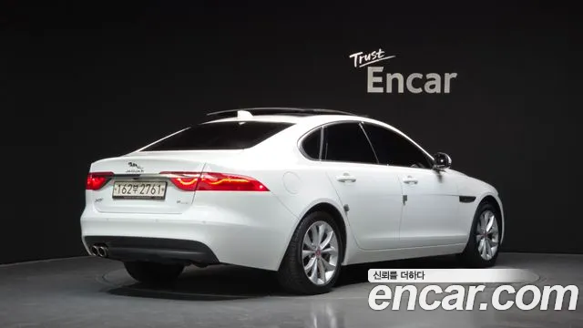 Jaguar XF 2019 thumb 2